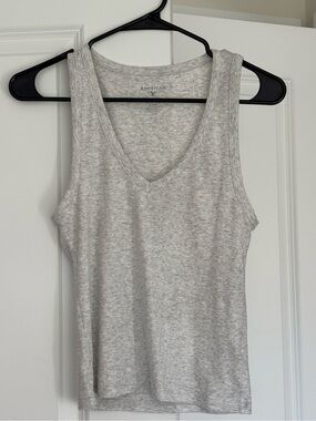 American Eagle Outfitters Heather Gray Ribbed V-Neck Tank